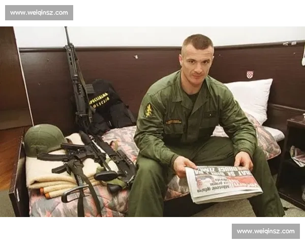 战警米尔科与猿人殊死对决揭示人类与兽性之间的终极较量