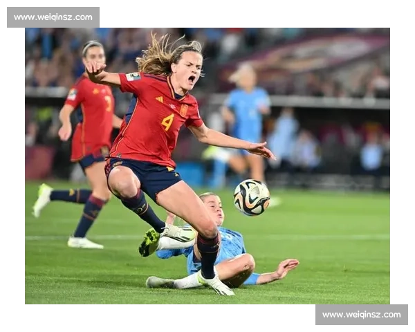 英格兰女足与西班牙女足激战，谁能在世界杯赛场上笑到最后